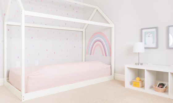 https://montessorimethod.com/wp-content/uploads/2020/03/Montessori-Toddler-Bedroom-560x336.jpg