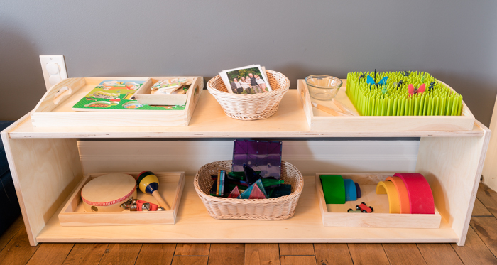 Qué hay en nuestros estantes? – What's on our shelves? - Montessori en Casa